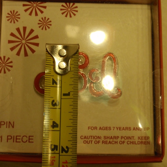 Noel Brooch - Red and Silver - Picture 6 of 6